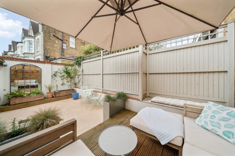 images of property on Stile Hall Gardens