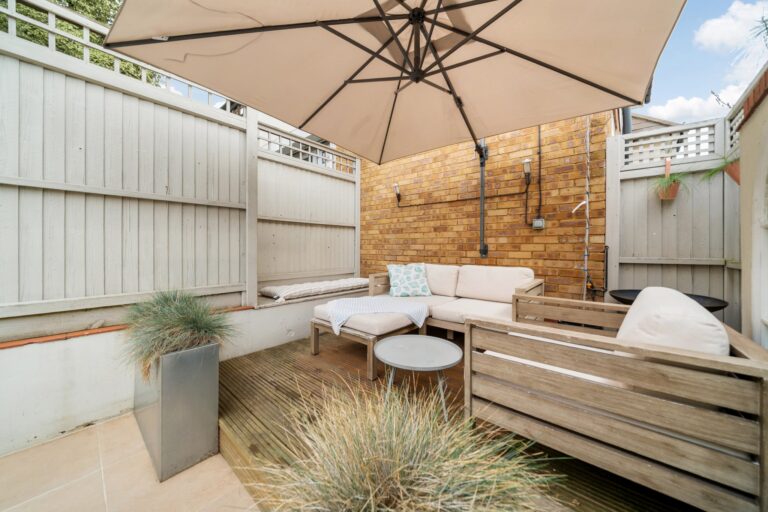 images of property on Stile Hall Gardens