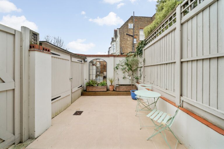 images of property on Stile Hall Gardens