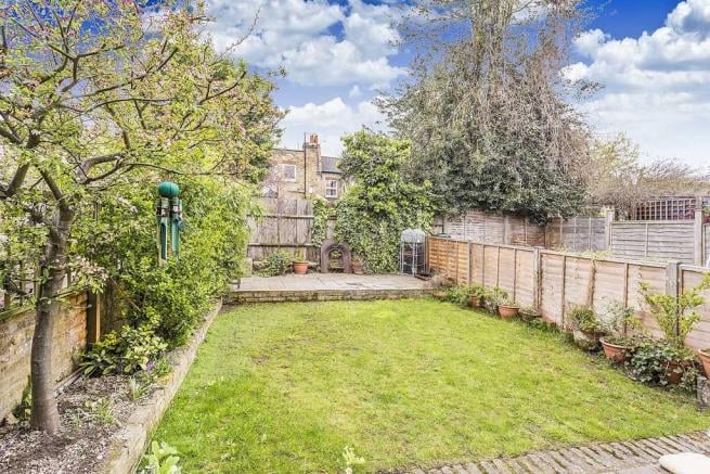 images of property on Hartswood Road