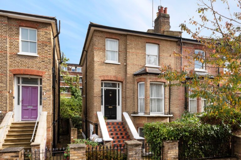 images of property on Ravenscourt Road