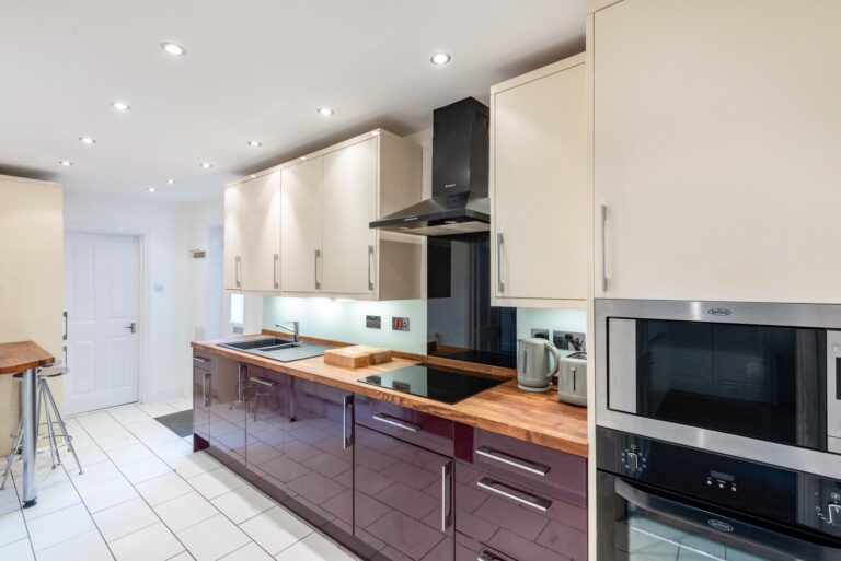 images of property on Ravenscourt Road