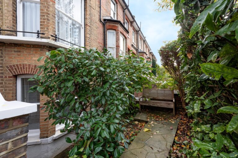 images of property on Ravenscourt Road