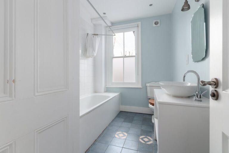 images of property on Bradmore Park Road