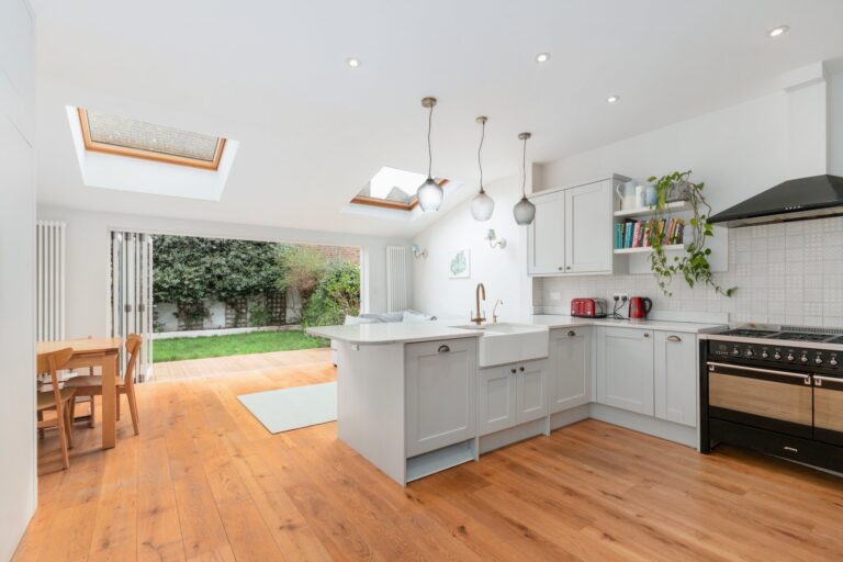 images of property on Bradmore Park Road