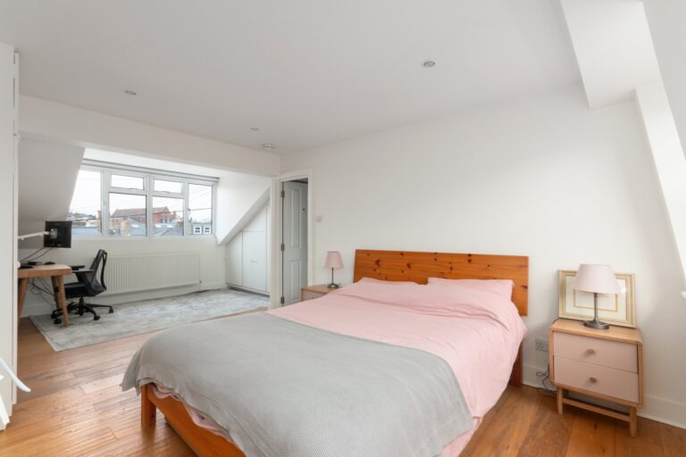 images of property on Bradmore Park Road