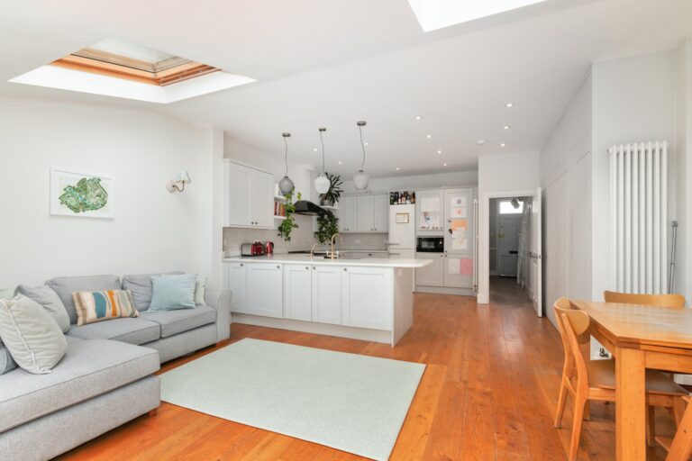 images of property on Bradmore Park Road