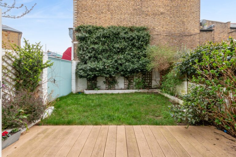 images of property on Bradmore Park Road