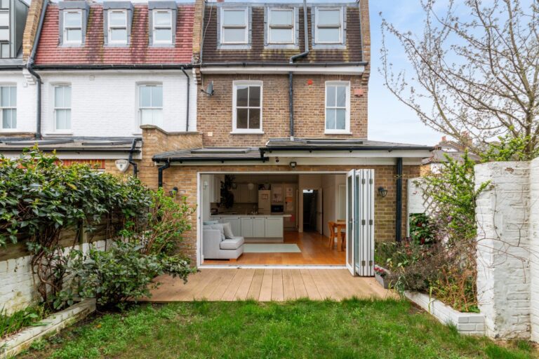 images of property on Bradmore Park Road