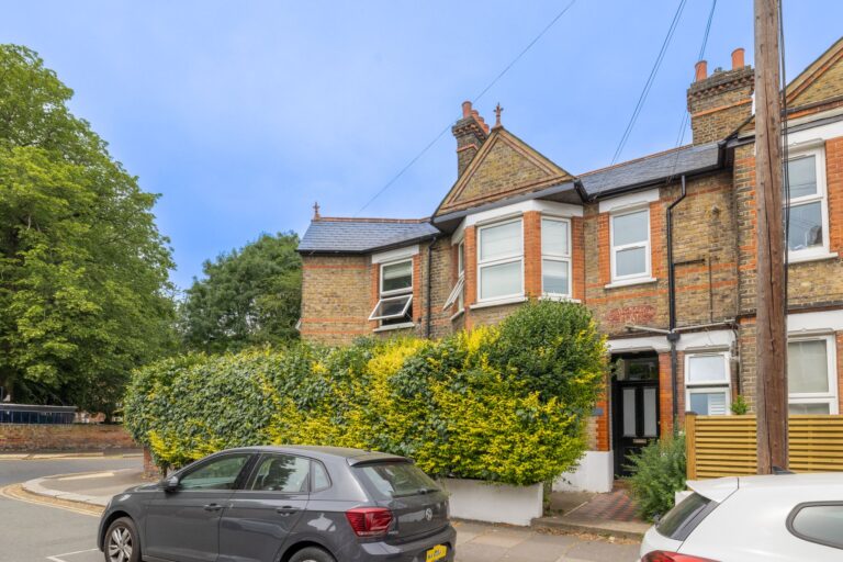 images of property on Bollo Bridge Road