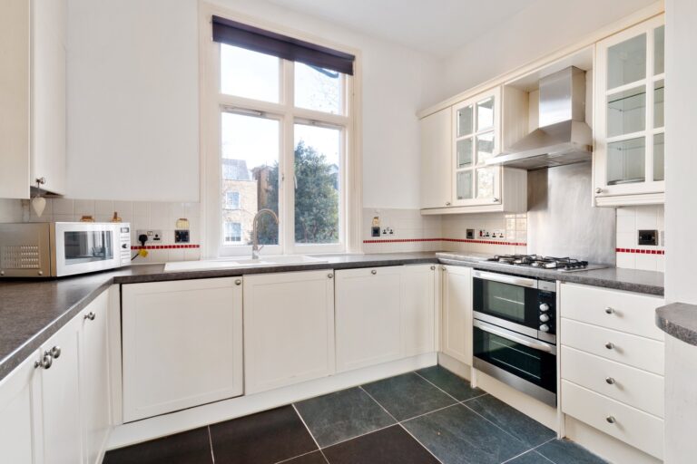 images of property on Overstone Road