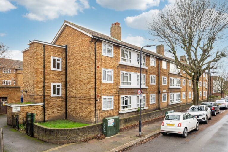 images of property on Carlton Road