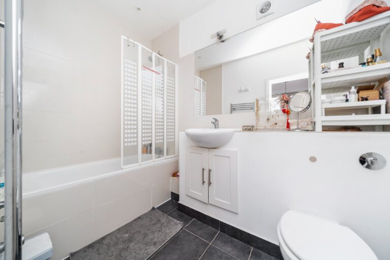 images of property on Goldhawk Road