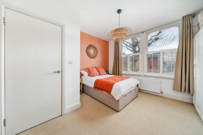 images of property on Goldhawk Road