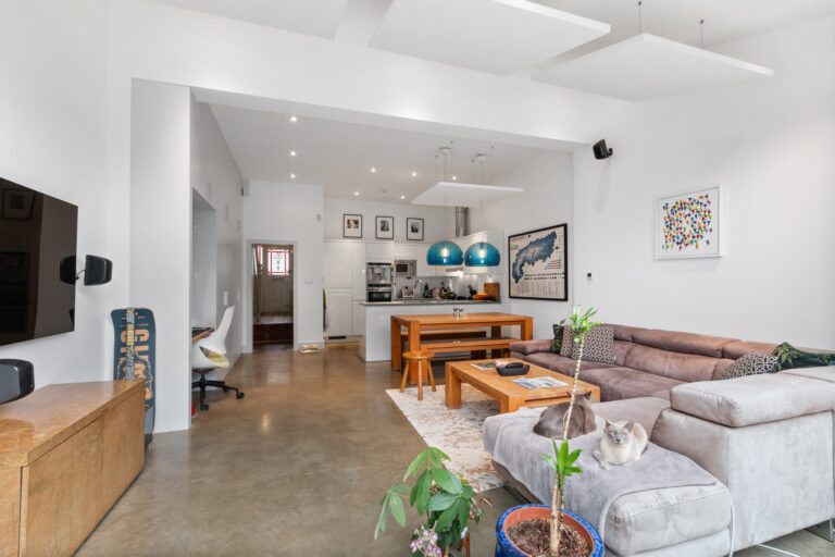 images of property on Hamilton Road