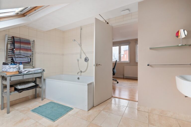 images of property on Hamilton Road