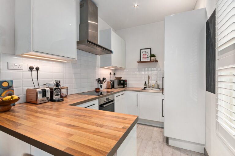 images of property on Cathnor Road