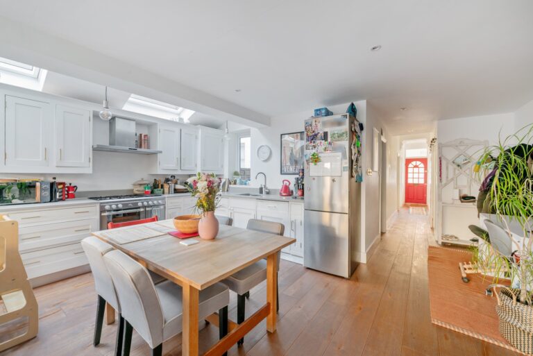 images of property on Ormiston Grove