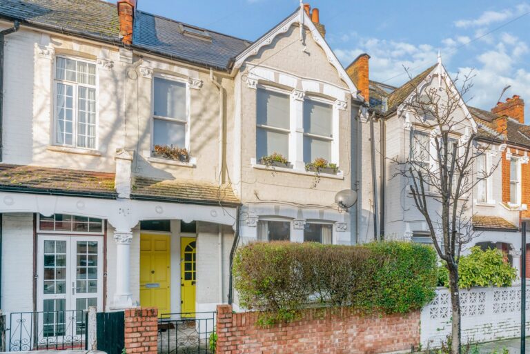 images of property on Ormiston Grove