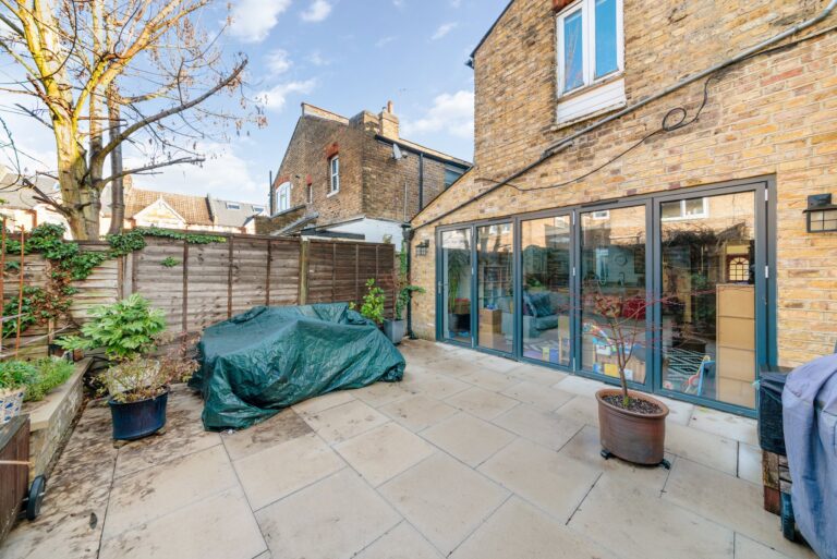 images of property on Ormiston Grove