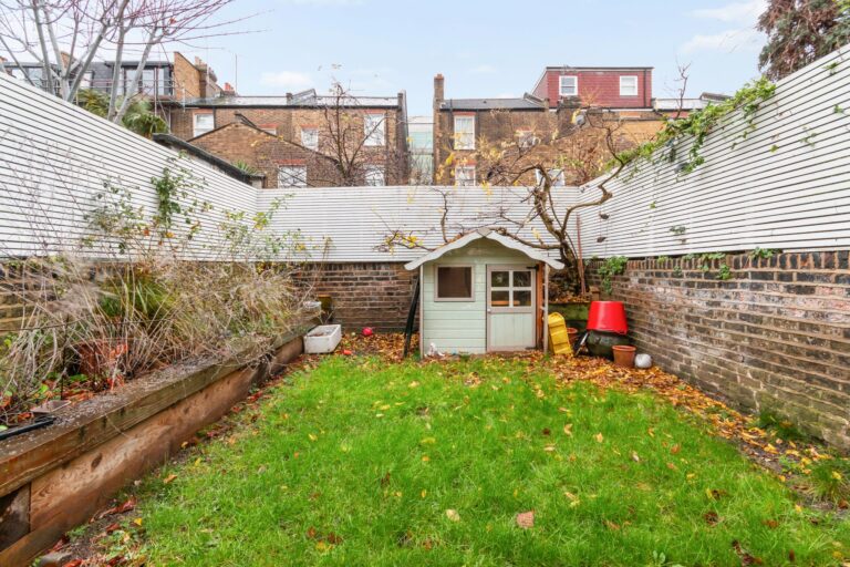 images of property on Macfarlane Road