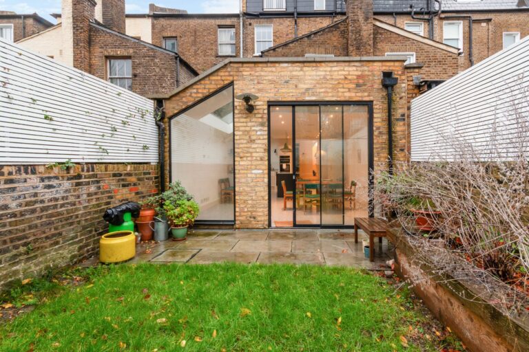 images of property on Macfarlane Road