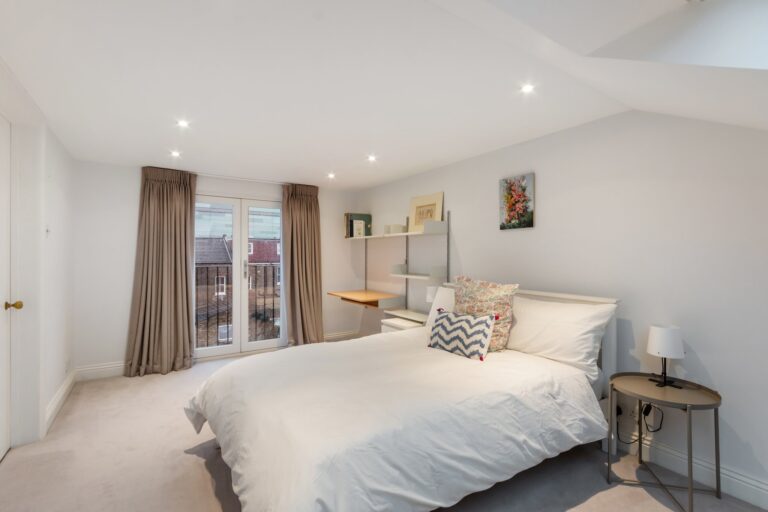 images of property on Macfarlane Road