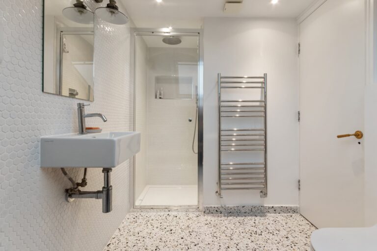 images of property on Macfarlane Road