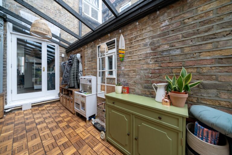 images of property on Whitehall Gardens