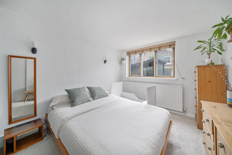 images of property on Whitehall Gardens