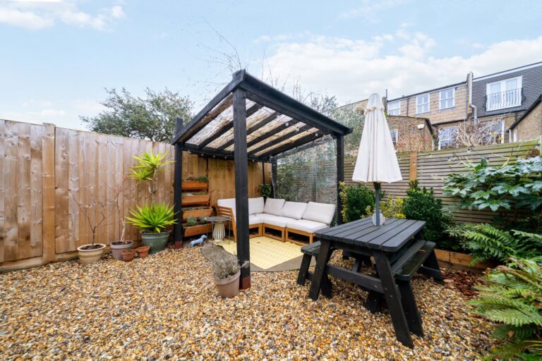 images of property on Whitehall Gardens