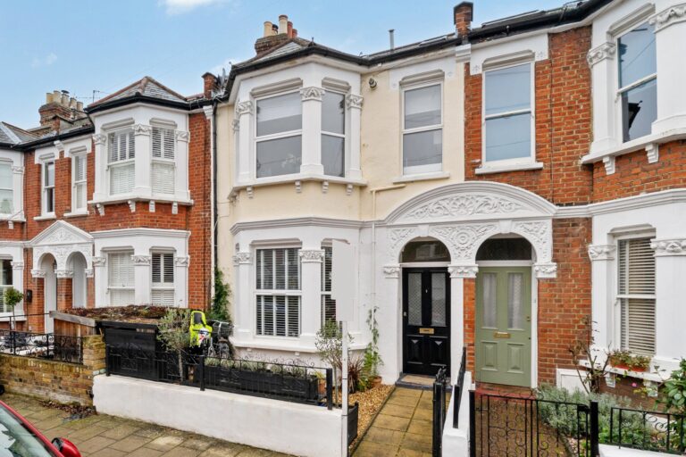 images of property on Whitehall Gardens