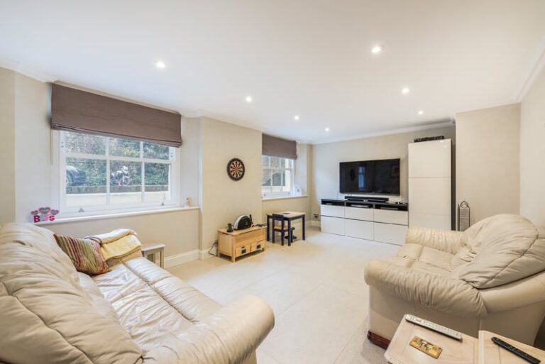 images of property on Ravenscourt Square