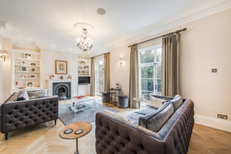 images of property on Ravenscourt Square