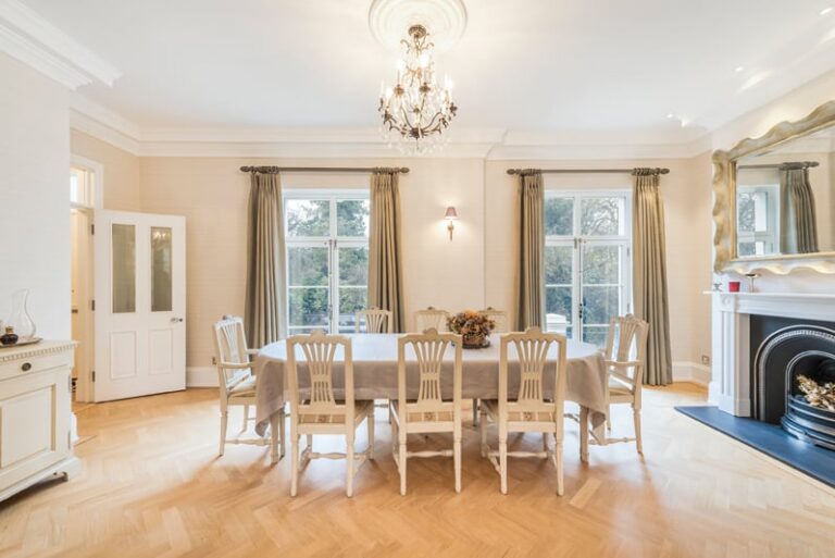 images of property on Ravenscourt Square
