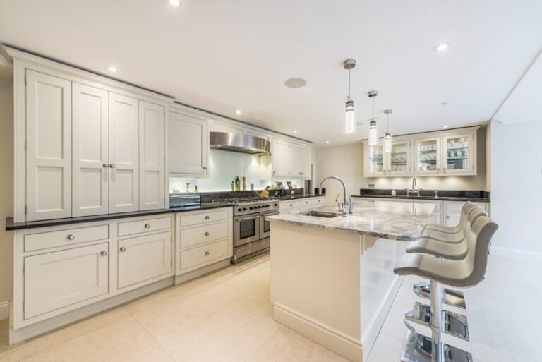 images of property on Ravenscourt Square