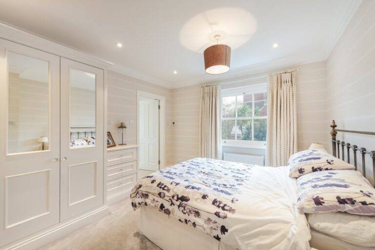 images of property on Ravenscourt Square