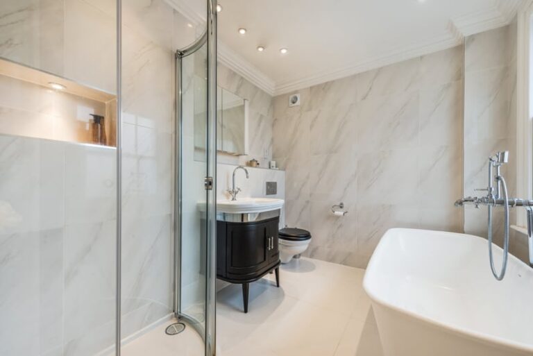 images of property on Ravenscourt Square