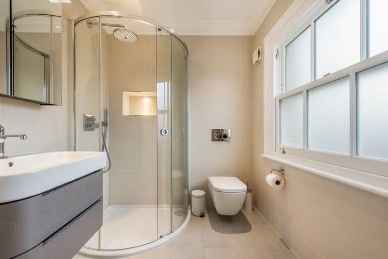 images of property on Ravenscourt Square