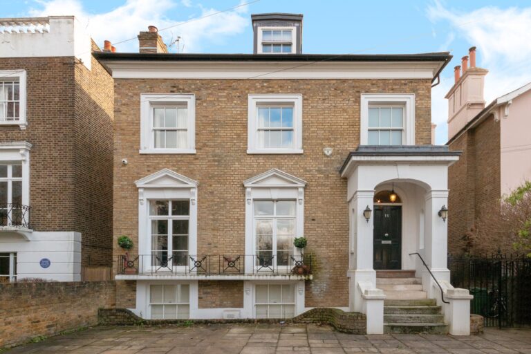 images of property on Ravenscourt Square