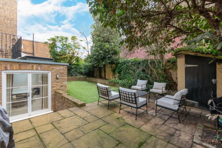 images of property on Ravenscourt Square