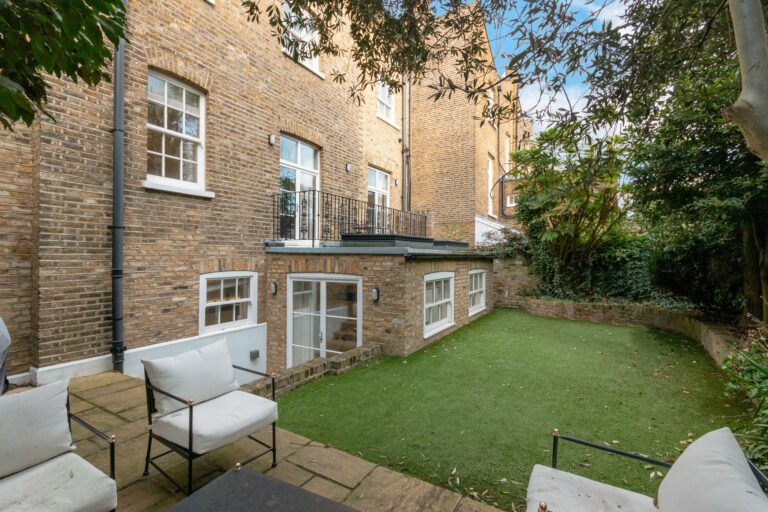 images of property on Ravenscourt Square