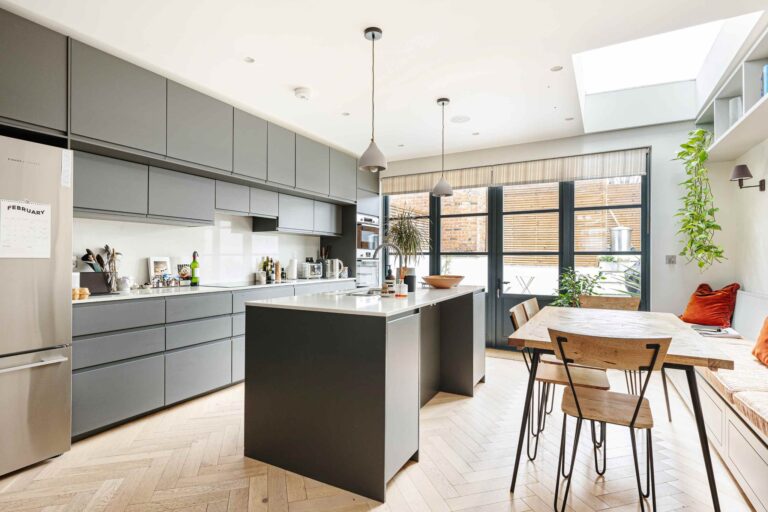 images of property on Becklow Road