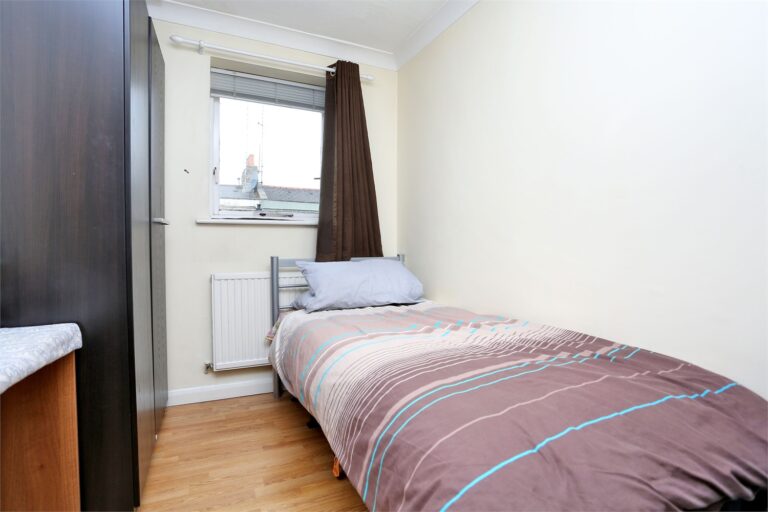 images of property on Cambridge Grove