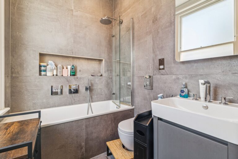 images of property on Fishers Lane