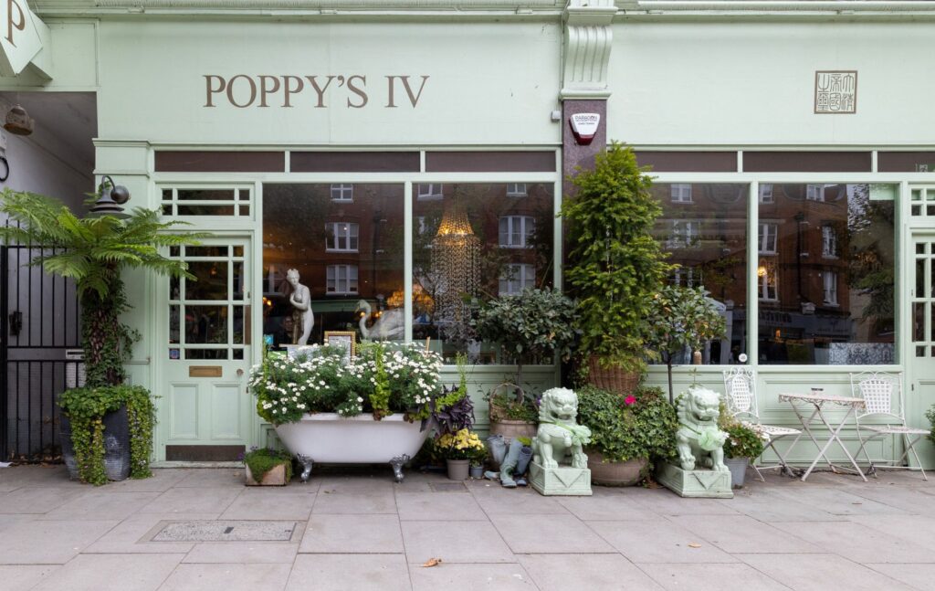 Poppy's IV (4). Restaurant in West London