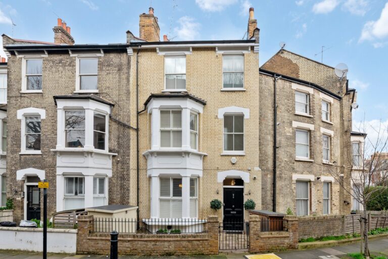 images of property on Dorville Crescent