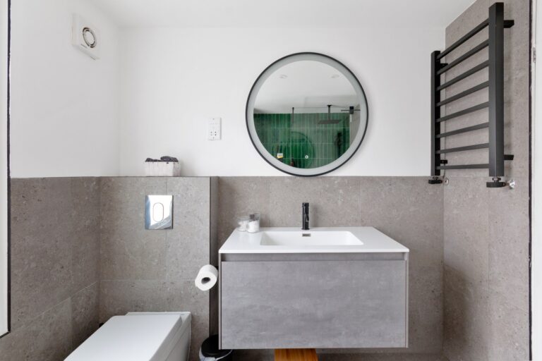 images of property on Benbow Road