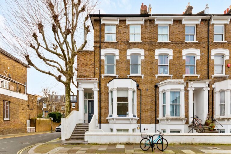 images of property on Benbow Road
