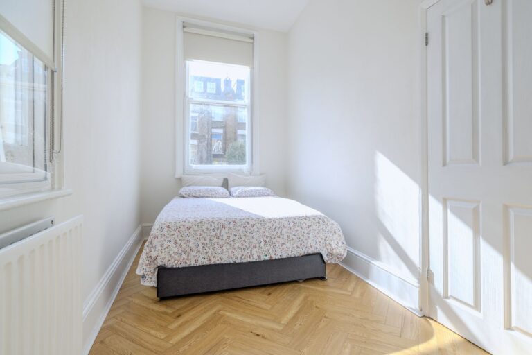 images of property on Benbow Road